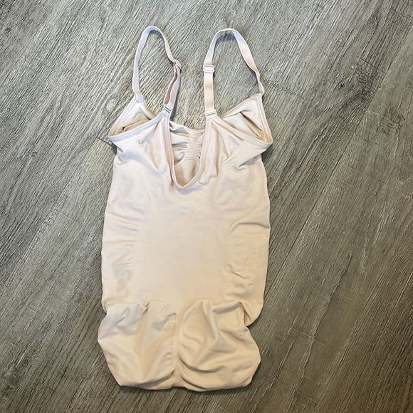 SKIMS SEAMLESS SCULPT BRIEF BODYSUIT - XXS/XS - Picture 4 of 5